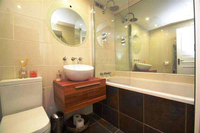  Image of 2 bedroom Apartment to rent in Claudia Place London SW19 at Wimbledon Park, SW19 6ES