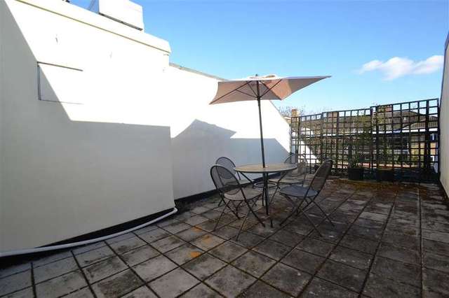  Image of 2 bedroom Apartment to rent in Claudia Place London SW19 at Wimbledon Park, SW19 6ES