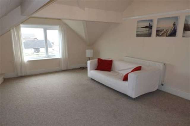  Image of 2 bedroom Flat to rent in Clifton Drive North St. Annes Lytham St. Annes FY8 at Lytham St. Annes, FY8 2PS