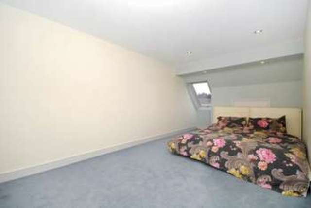  Image of 4 bedroom Detached house to rent in Clovelly Road London N8 at Crouch End London Hornsey, N8 7RL