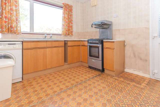  Image of 2 bedroom Bungalow for sale in Cowdray Close Loughborough LE11 at Loughborough, LE11 2BW