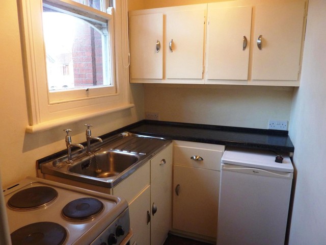  Image of Flat to rent in New Church Road Hove BN3 at 60-64 New Church Road  Hove, BN3 4FL