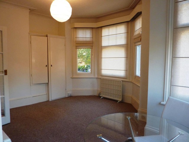  Image of Flat to rent in New Church Road Hove BN3 at 60-64 New Church Road  Hove, BN3 4FL