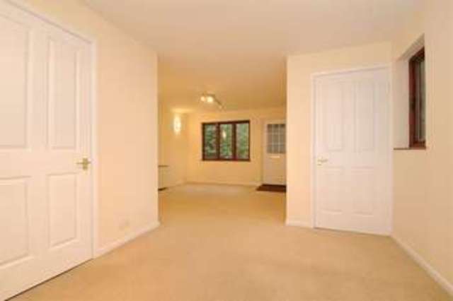  Image of 1 bedroom Maisonette to rent in St. Andrews Close Crowthorne RG45 at St Andrew Close Crowthorne Crowthorne, RG45 6UP