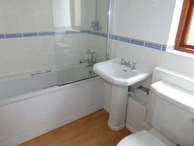  Image of 1 bedroom Maisonette to rent in St. Andrews Close Crowthorne RG45 at St Andrew Close Crowthorne Crowthorne, RG45 6UP