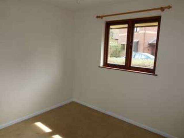  Image of 1 bedroom Maisonette to rent in St. Andrews Close Crowthorne RG45 at St Andrew Close Crowthorne Crowthorne, RG45 6UP