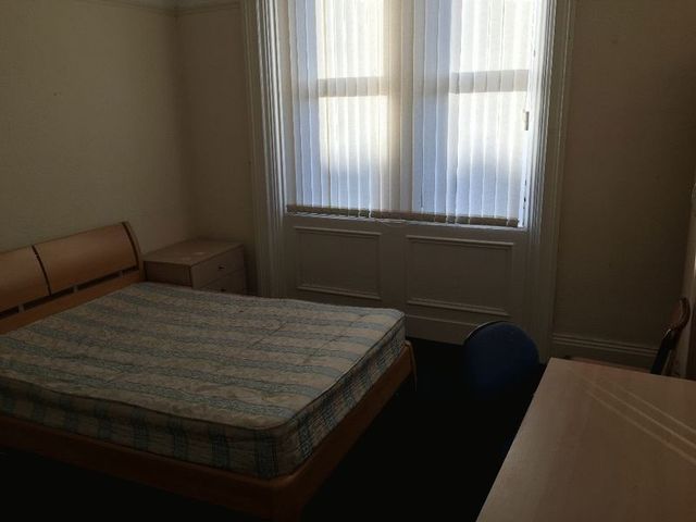  Image of 3 bedroom Flat to rent in Croydon Road Newcastle upon Tyne NE4 at Croydon Road Fenham Blakelaw, NE4 5LP