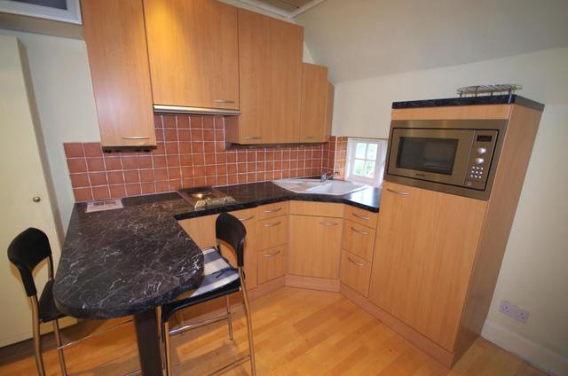  Image of Flat to rent in Daleham Gardens London NW3 at London, NW3 5BU