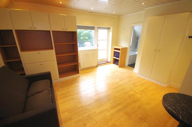  Image of Flat to rent in Daleham Gardens London NW3 at London, NW3 5BU