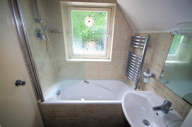  Image of Flat to rent in Daleham Gardens London NW3 at London, NW3 5BU