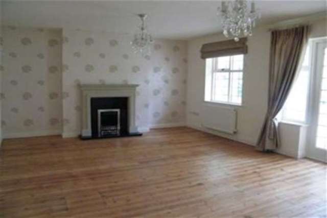  Image of 4 bedroom Detached house to rent in Dartmouth Avenue Newcastle-under-Lyme ST5 at Newcastle, ST5 3NT