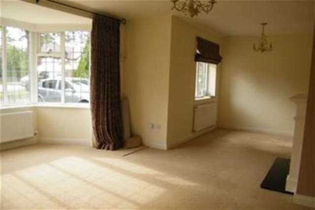 Image of 4 bedroom Detached house to rent in Dartmouth Avenue Newcastle-under-Lyme ST5 at Newcastle, ST5 3NT