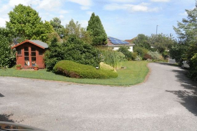  Image of 4 bedroom Detached house to rent in Dartmouth Road Paignton TQ4 at Dartmouth Road Array Goodrington, TQ4 6LH