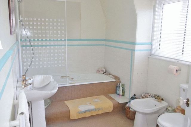  Image of 4 bedroom Detached house to rent in Dartmouth Road Paignton TQ4 at Dartmouth Road Array Goodrington, TQ4 6LH