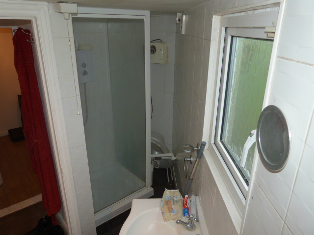  Image of Studio flat to rent in Dawley Parade Dawley Road Hayes UB3 at Dawley Road  Hayes, UB3 1EB