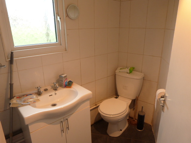  Image of Studio flat to rent in Dawley Parade Dawley Road Hayes UB3 at Dawley Road  Hayes, UB3 1EB
