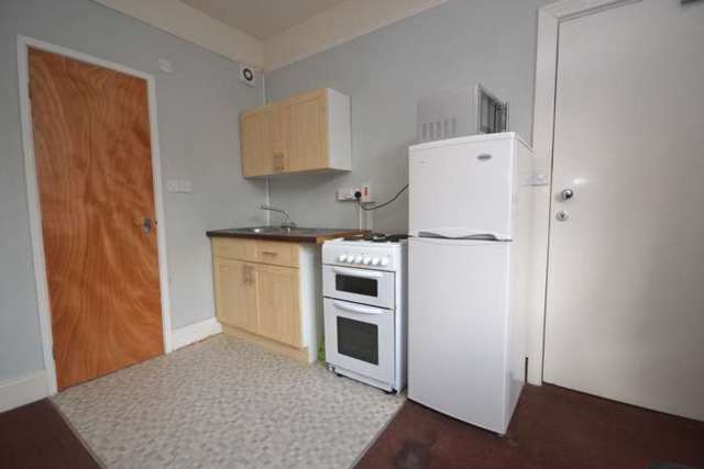  Image of Studio flat to rent in Denmark Road Reading RG1 at Denmark Road  Reading, RG1 5PA