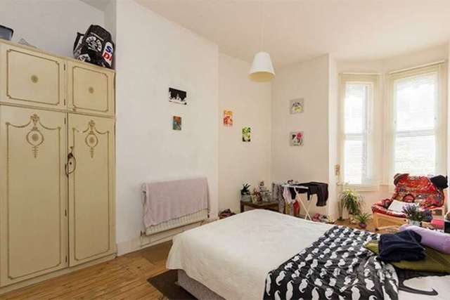  Image of 3 bedroom Ground Flat to rent in Dennington Park Road London NW6 at Dennington Park Road  West Hampstead, NW6 1BA