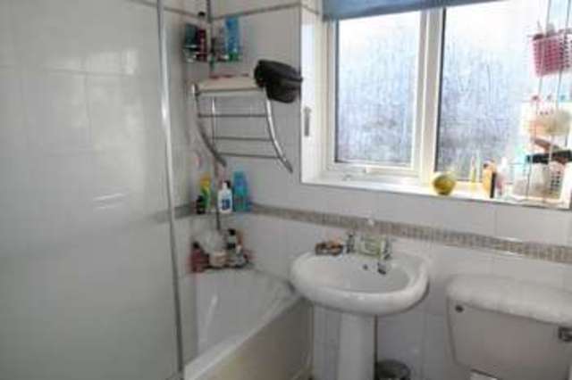  Image of 2 bedroom Semi-Detached house to rent in Disley Street Rochdale OL11 at Rochdale OL11 4PU Rochdale, OL11 4PU