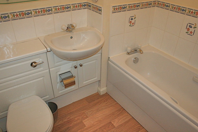  Image of 2 bedroom Flat to rent in Duff Street Edinburgh EH11 at Dalry Edinburgh Edinburgh, EH11 2HG