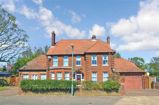  Image of 4 bedroom Detached house for sale in Durham Road Rainham Gillingham ME8 at Rainham Gillingham Rainham, ME8 0JN