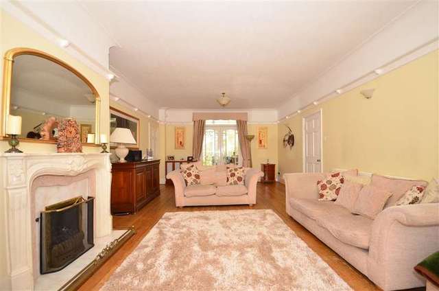  Image of 4 bedroom Detached house for sale in Durham Road Rainham Gillingham ME8 at Rainham Gillingham Rainham, ME8 0JN