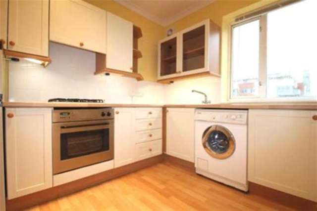  Image of 3 bedroom Flat to rent in Eastcote Street London SW9 at London, SW9 9HJ