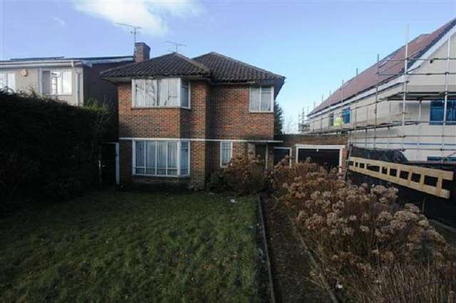  Image of 3 bedroom Detached house for sale in Edgwarebury Lane Edgware HA8 at Edgwarebury Lane  Edgware, HA8 8QL