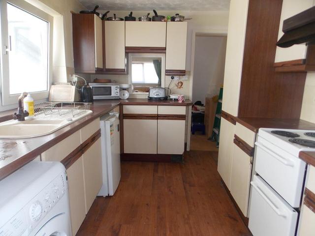  Image of 3 bedroom Terraced house for sale in Edinburgh Street Swindon SN2 at Gorse Hill  Swindon, SN2 8DD
