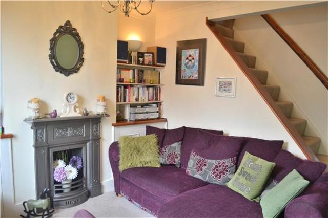  Image of 2 bedroom Cottage to rent in Edward Road New Barnet Barnet EN4 at Barnet Hertfordshire Hertfordshire, EN4 8AY