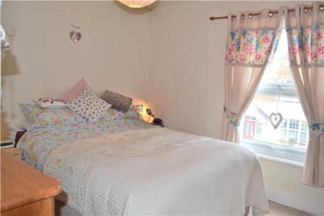  Image of 2 bedroom Cottage to rent in Edward Road New Barnet Barnet EN4 at Barnet Hertfordshire Hertfordshire, EN4 8AY