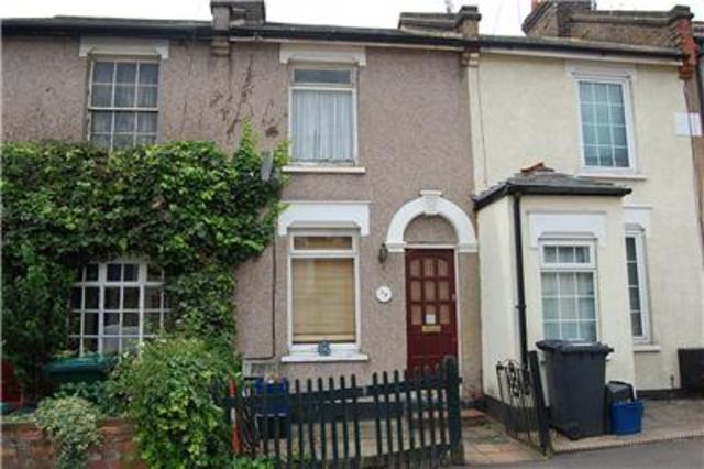  Image of 2 bedroom Cottage to rent in Edward Road New Barnet Barnet EN4 at Barnet Hertfordshire Hertfordshire, EN4 8AY