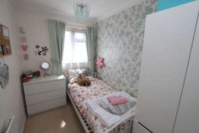  Image of 3 bedroom Terraced house for sale in Elgar Close Clevedon BS21 at Elgar Close  Clevedon, BS21 5BS