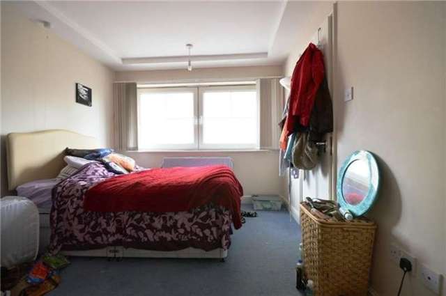  Image of 3 bedroom Flat to rent in Elizabeth Way Cambridge CB4 at Chesterton, CB4 1DD