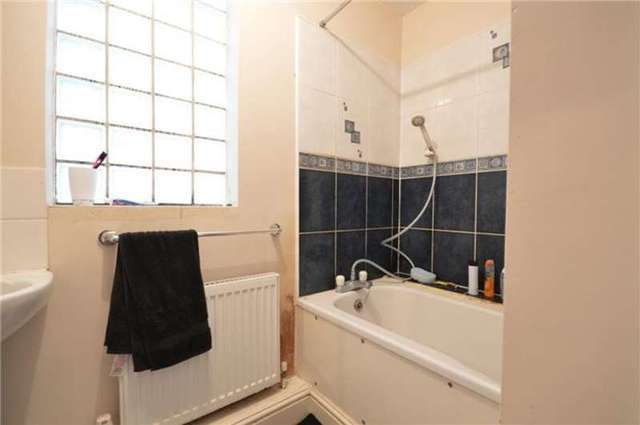  Image of 3 bedroom Flat to rent in Elizabeth Way Cambridge CB4 at Chesterton, CB4 1DD