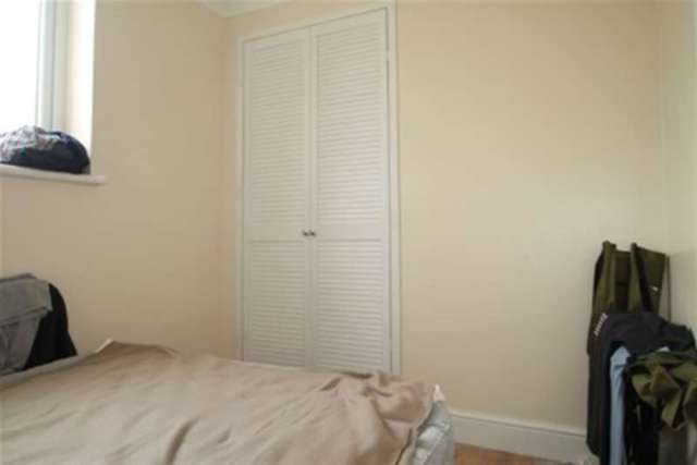  Image of 2 bedroom Flat to rent in Elmdene Road London SE18 at London, SE18 6TZ