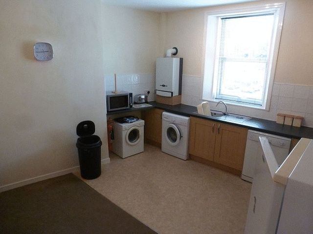  Image of 3 bedroom Flat to rent in Elswick Road Newcastle upon Tyne NE4 at Elswick Road Array Blakelaw, NE4 6JH
