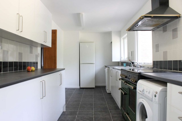  Image of 5 bedroom Detached house to rent in Brooks Green Brooks Green Horsham RH13 at Emms Lane  Brooks Green, RH13 0TR