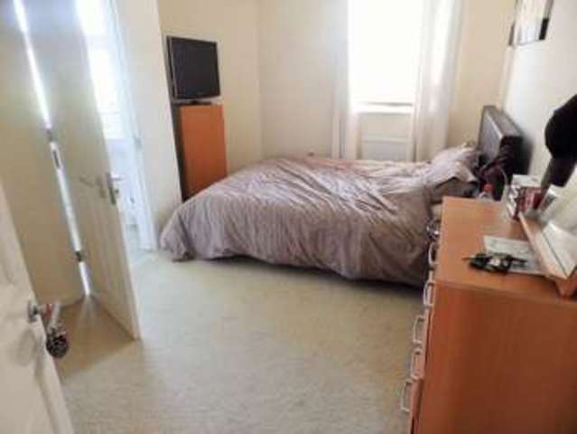  Image of 2 bedroom Flat to rent in Eyre Close Swindon SN25 at Eyre Close  Swindon, SN25 1BB