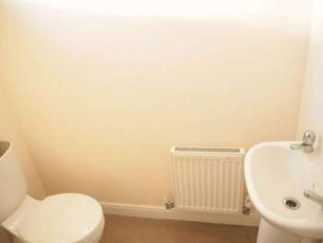  Image of 4 bedroom Detached house to rent in Far Highfield Close Idle Bradford BD10 at Far Highfield Close Idle Bradford, BD10 8XN