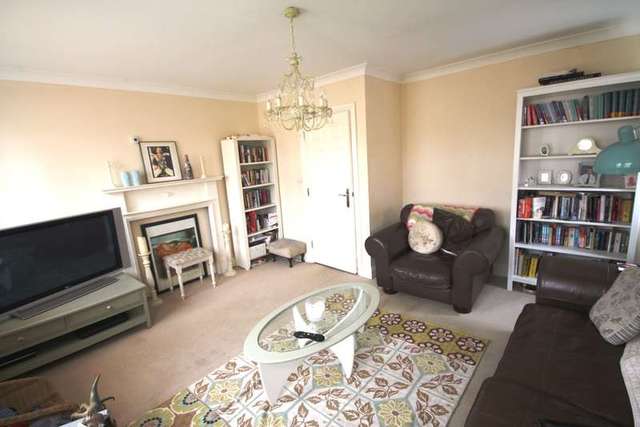  Image of 4 bedroom End of Terrace to rent in Fashoda Road Bromley BR2 at 6 Fashoda Road Bromley Bromley Common, BR2 9RF