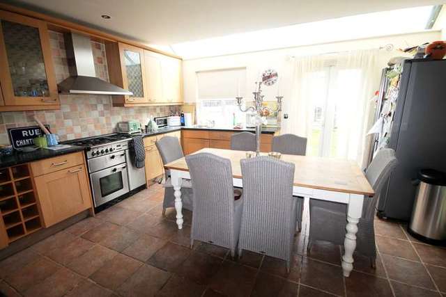  Image of 4 bedroom End of Terrace to rent in Fashoda Road Bromley BR2 at 6 Fashoda Road Bromley Bromley Common, BR2 9RF