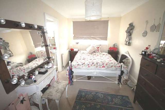  Image of 4 bedroom End of Terrace to rent in Fashoda Road Bromley BR2 at 6 Fashoda Road Bromley Bromley Common, BR2 9RF