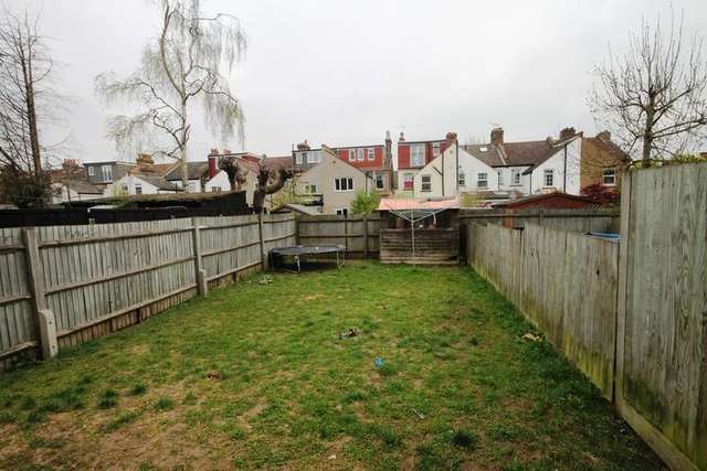  Image of 4 bedroom End of Terrace to rent in Fashoda Road Bromley BR2 at 6 Fashoda Road Bromley Bromley Common, BR2 9RF