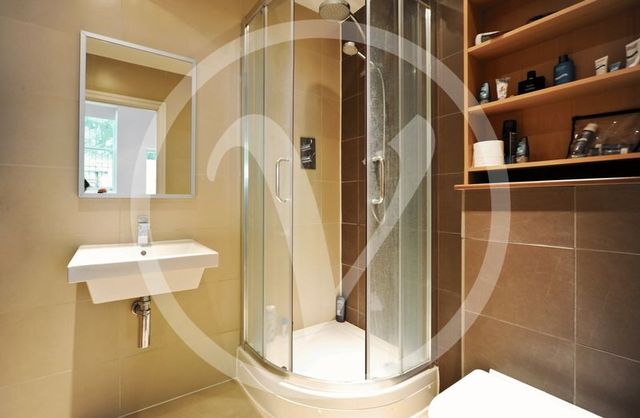  Image of 3 bedroom Flat to rent in Finchley Road London NW3 at Finchley Road Hampstead Swiss Cottage, NW3 5HS