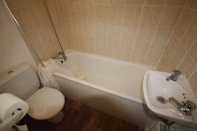  Image of 1 bedroom Flat to rent in Holly Road London E11 at Holly Road  London, E11 2PE