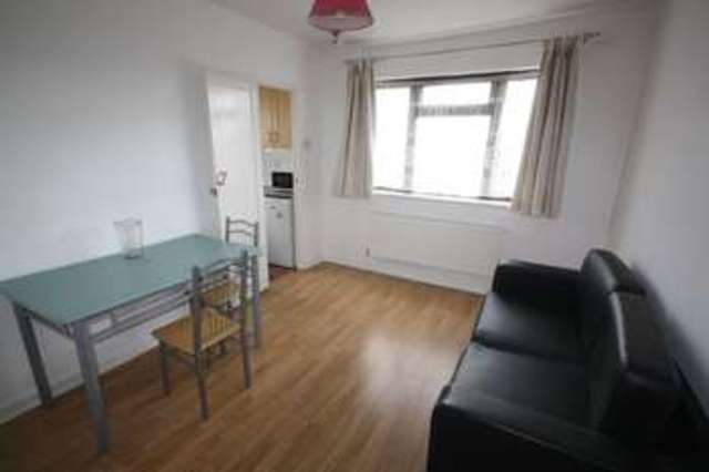  Image of 1 bedroom Flat to rent in Holly Road London E11 at Holly Road  London, E11 2PE