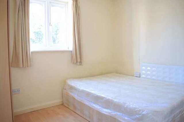  Image of 1 bedroom Flat to rent in Frazer Close Romford RM1 at South Street  Romford, RM1 2DG