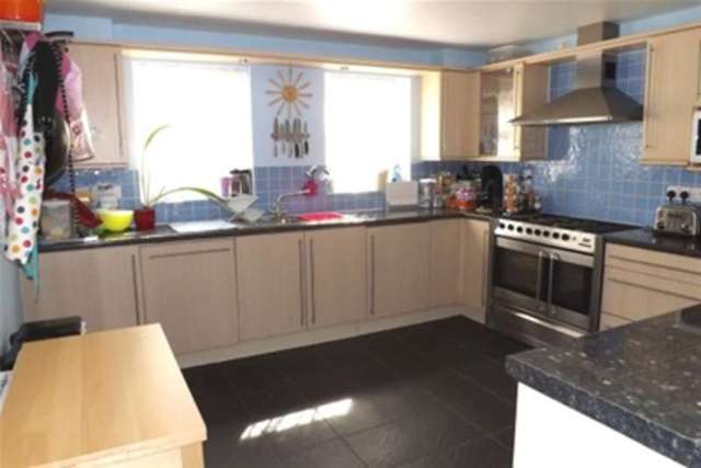  Image of 3 bedroom Property to rent in Frobisher Gardens Chafford Hundred Grays RM16 at Grays, RM16 6EJ