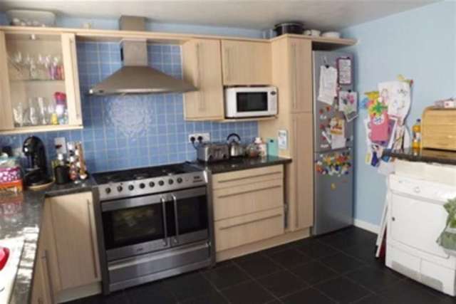  Image of 3 bedroom Property to rent in Frobisher Gardens Chafford Hundred Grays RM16 at Grays, RM16 6EJ